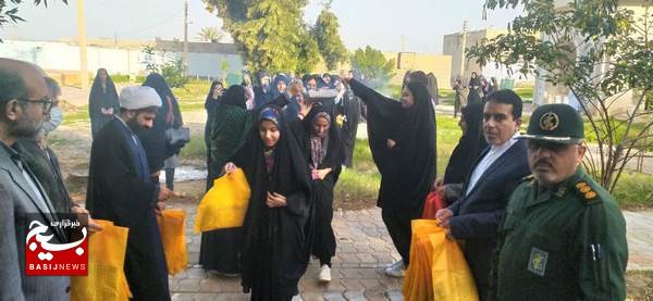 اعزام دانش آموزان مدارس دخترانه دلوار به اردوی راهیان نور