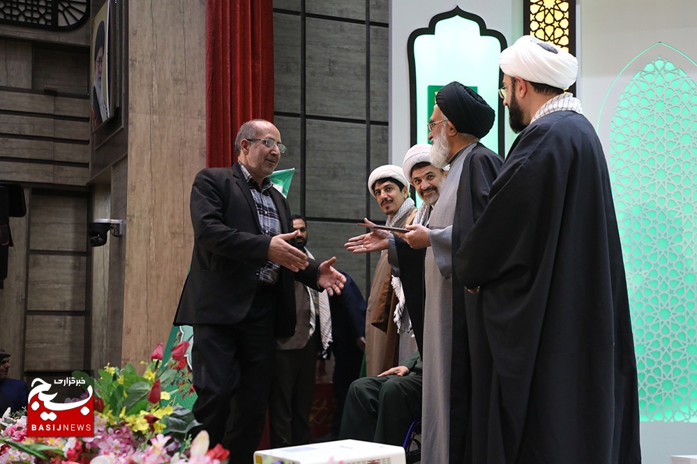 برگزاری همایش جهاد تبیین با حضور ائمه جماعات قم/ تجلیل از خانواده و مدیران بسیجی برگزاری همایش جهاد تبیین با حضور ائمه جماعات قم/ تجلیل از خانواده و مدیران بسیجی
