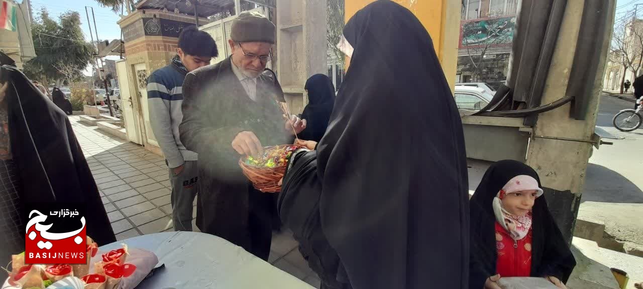 قدردانی بسیجیان پایگاه سیدالشهداء از طلاب محله قدردانی بسیجیان پایگاه سیدالشهداء از طلاب محله