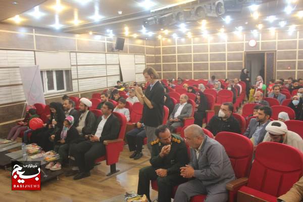 تجلیل از فرماندهان پایگاههای مقاومت حوزه کربلا بوشهر در جشن انقلاب تجلیل از فرماندهان پایگاههای مقاومت حوزه کربلا بوشهر در جشن انقلاب