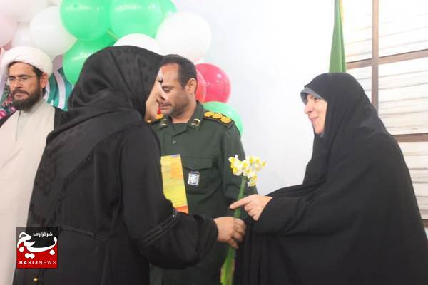 تجلیل از فرماندهان پایگاههای مقاومت حوزه کربلا بوشهر در جشن انقلاب تجلیل از فرماندهان پایگاههای مقاومت حوزه کربلا بوشهر در جشن انقلاب