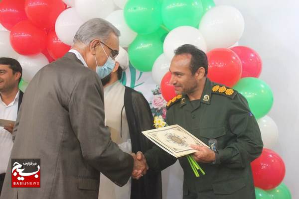 تجلیل از فرماندهان پایگاههای مقاومت حوزه کربلا بوشهر در جشن انقلاب تجلیل از فرماندهان پایگاههای مقاومت حوزه کربلا بوشهر در جشن انقلاب