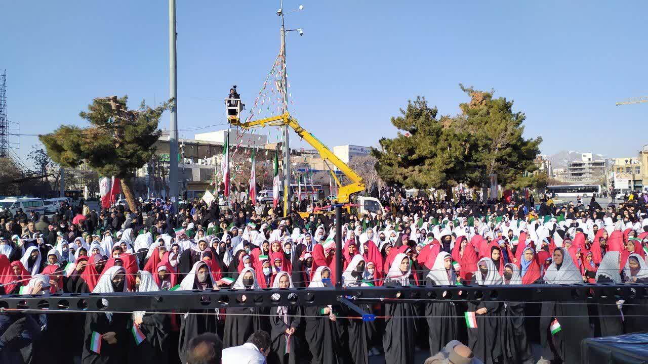 نمایش شکوه پیروزی در استان مرکزی/ همه آمده اند نمایش شکوه پیروزی در استان مرکزی/ همه آمده اند