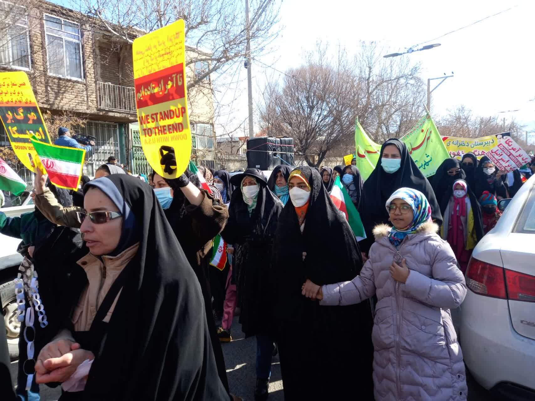 نمایش شکوه پیروزی در استان مرکزی/ همه آمده اند نمایش شکوه پیروزی در استان مرکزی/ همه آمده اند