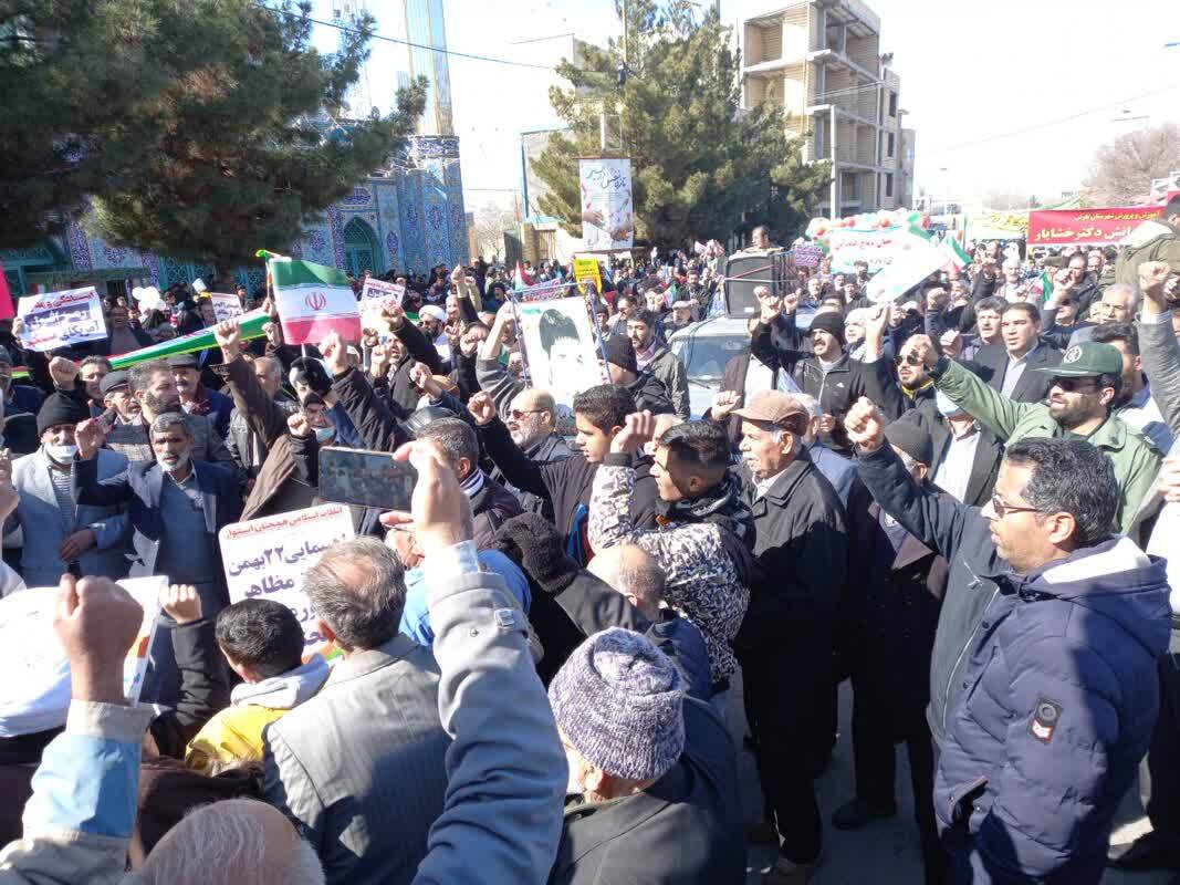 نمایش شکوه پیروزی در استان مرکزی/ همه آمده اند نمایش شکوه پیروزی در استان مرکزی/ همه آمده اند