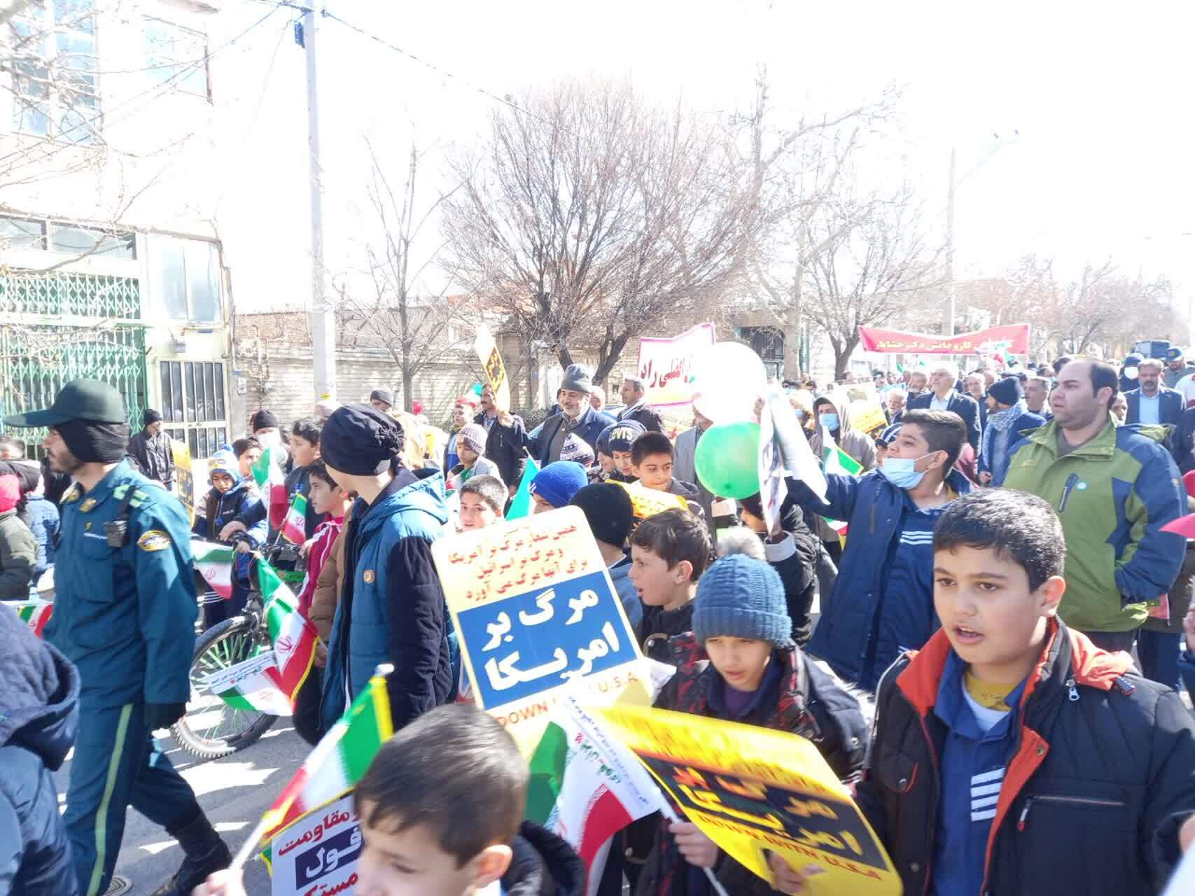نمایش شکوه پیروزی در استان مرکزی/ همه آمده اند نمایش شکوه پیروزی در استان مرکزی/ همه آمده اند