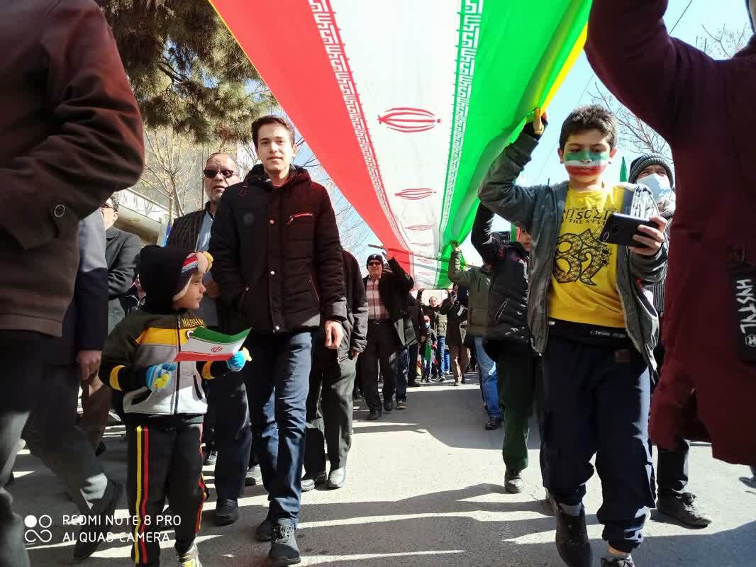 نمایش شکوه پیروزی در استان مرکزی/ همه آمده اند نمایش شکوه پیروزی در استان مرکزی/ همه آمده اند