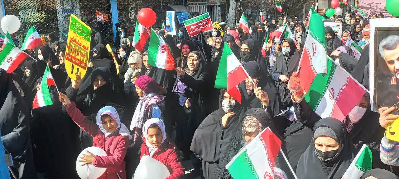 نمایش شکوه پیروزی در استان مرکزی/ همه آمده اند نمایش شکوه پیروزی در استان مرکزی/ همه آمده اند
