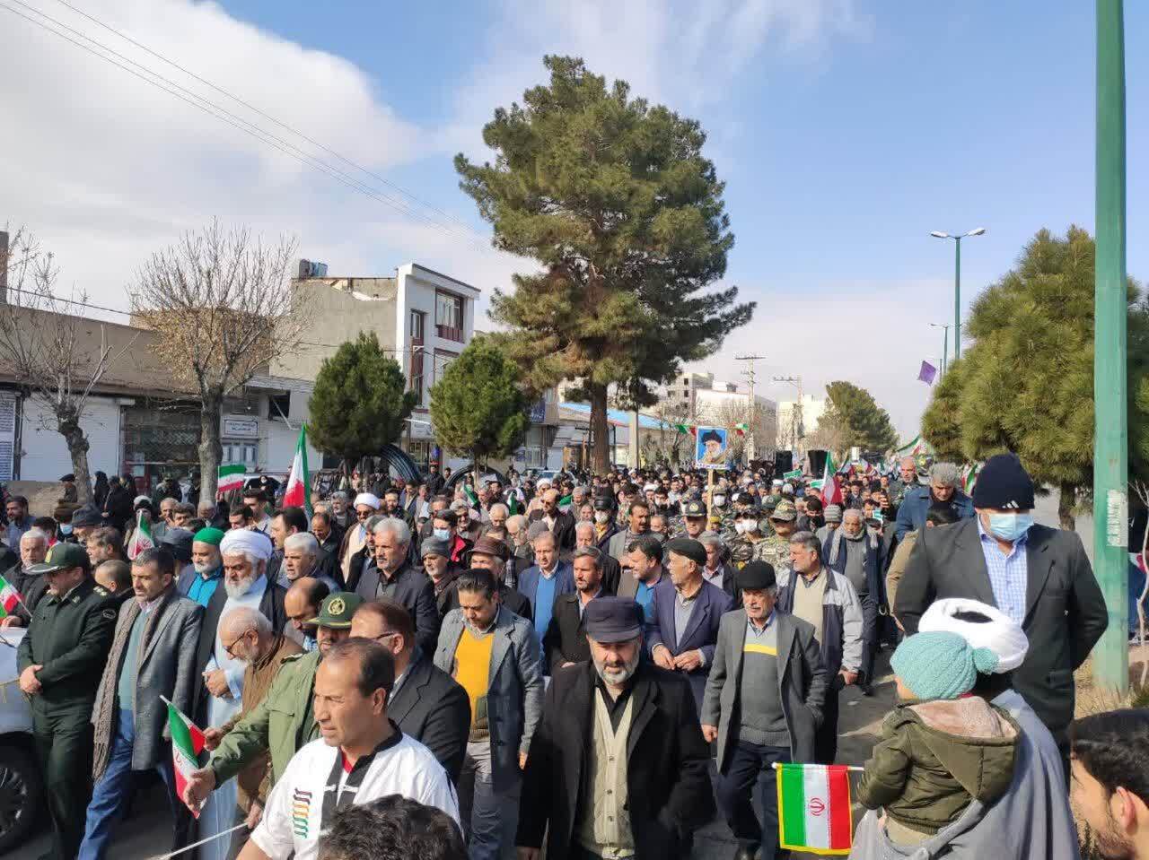 نمایش شکوه پیروزی در استان مرکزی/ همه آمده اند نمایش شکوه پیروزی در استان مرکزی/ همه آمده اند