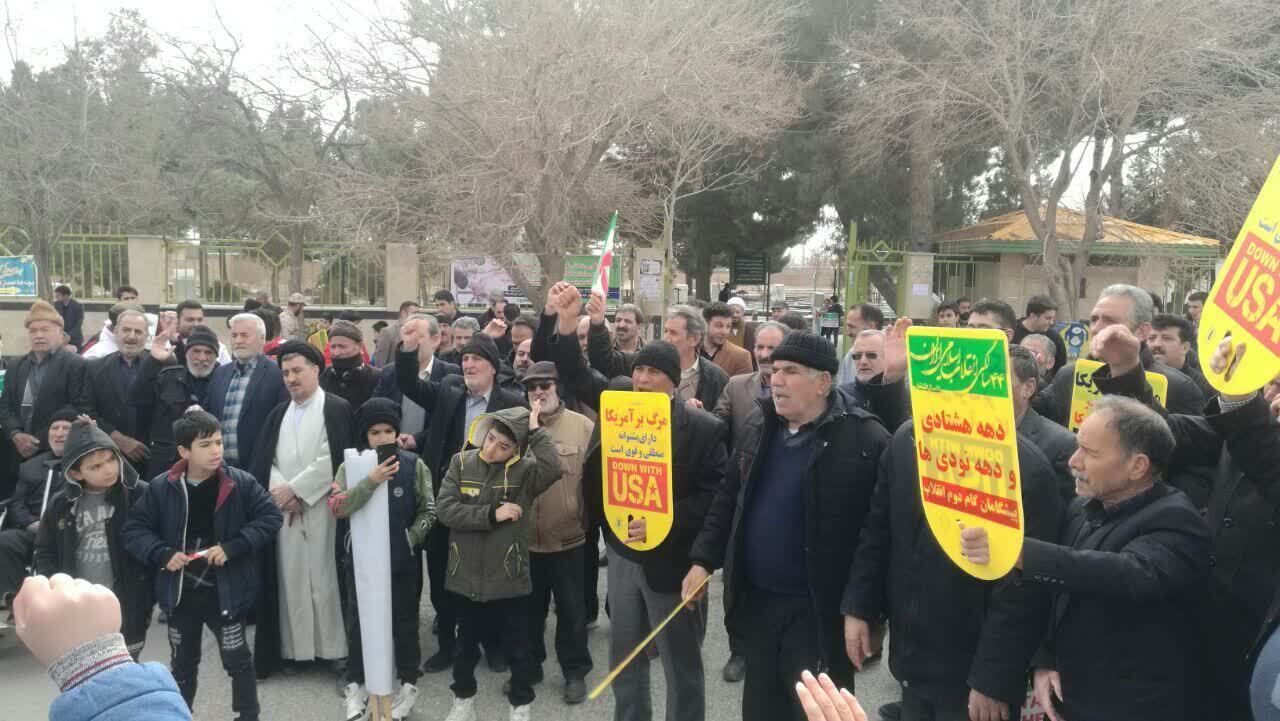 نمایش شکوه پیروزی در استان مرکزی/ همه آمده اند نمایش شکوه پیروزی در استان مرکزی/ همه آمده اند