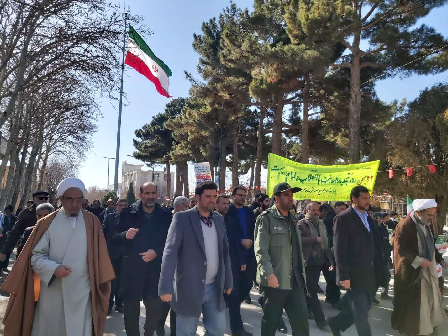 نمایش شکوه پیروزی در استان مرکزی/ همه آمده اند نمایش شکوه پیروزی در استان مرکزی/ همه آمده اند
