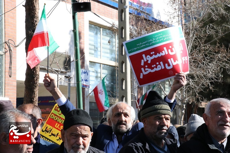 جلوه گری حماسه غرورآفرین راهپیمایی ۲۲ بهمن مردم دامغان در قاب تصاویر جلوه گری حماسه غرورآفرین راهپیمایی ۲۲ بهمن مردم دامغان در قاب تصاویر