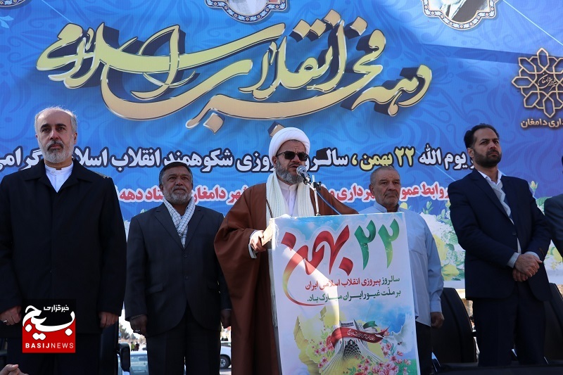 جلوه گری حماسه غرورآفرین راهپیمایی ۲۲ بهمن مردم دامغان در قاب تصاویر جلوه گری حماسه غرورآفرین راهپیمایی ۲۲ بهمن مردم دامغان در قاب تصاویر
