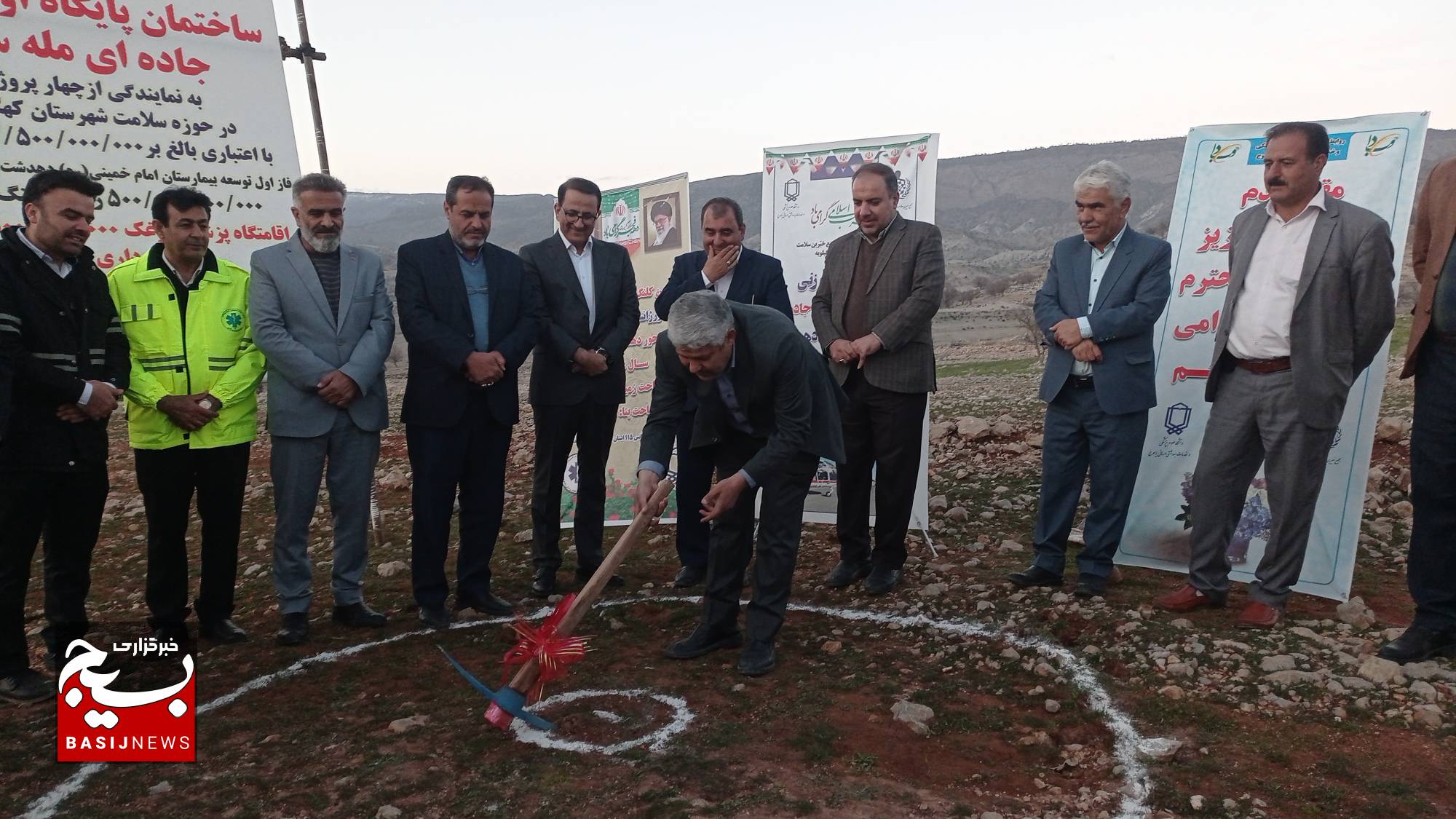 عملیات ساخت اوژانس ۱۱۵ جادهای خیر ساز در جاده ملی پاتاوه دهدشت آغاز شد/ تقدیر معاون استاندار از خیر گرانقدر مهندس صدیقه ضرغامی عملیات ساخت اوژانس ۱۱۵ جادهای خیر ساز در جاده ملی پاتاوه دهدشت آغاز شد/ تقدیر معاون استاندار از خیر گرانقدر مهندس صدیقه ضرغامی