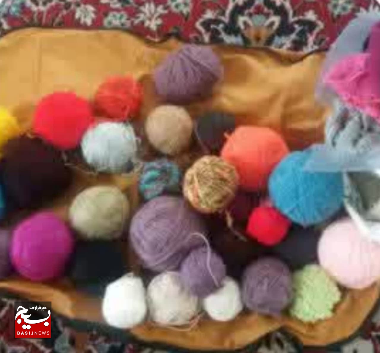 رسیدگی بسیجیان پایگاه مقاومت شهداء به خانوادههای نیازمند محله رسیدگی بسیجیان پایگاه مقاومت شهداء به خانوادههای نیازمند محله