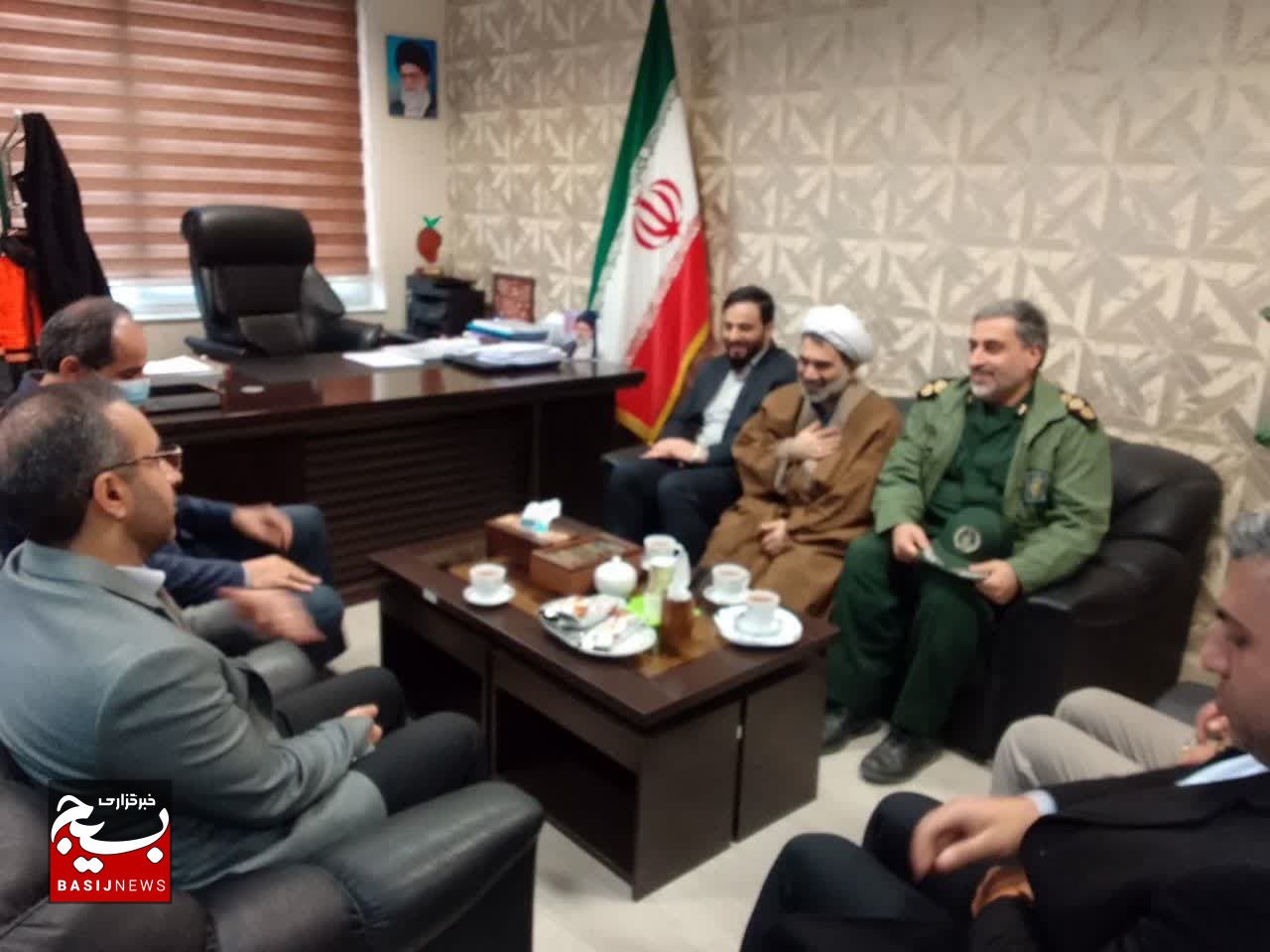 نشست صمیمی دکتر حسینیان رییس محترم بسبج کارخانجات استان نشست صمیمی دکتر حسینیان رییس محترم بسبج کارخانجات استان