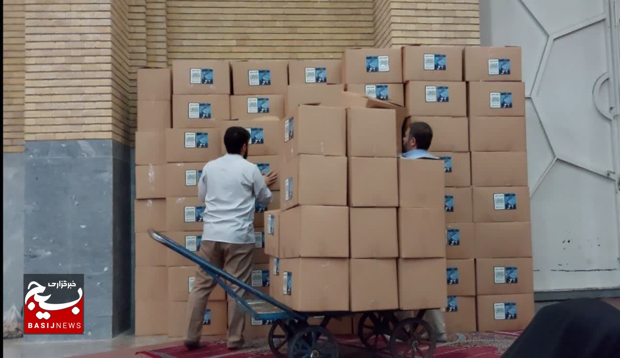 دختران تشکل سرزمین من کمکهای ارسالی به خوی را بسته بندی کردند دختران تشکل سرزمین من کمکهای ارسالی به خوی را بسته بندی کردند