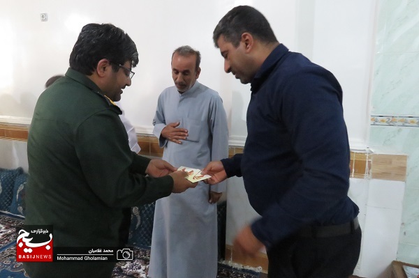 دیدار فرمانده ناحیه سپاه کنگان با سه خانواده شهید دیدار فرمانده ناحیه سپاه کنگان با سه خانواده شهید