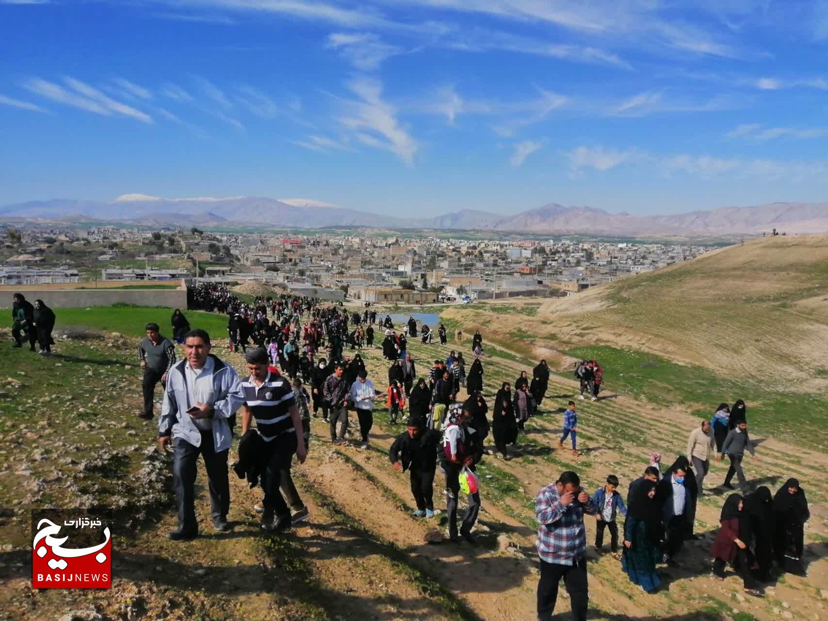 همایش پیاده روی خانوادگی به مناسبت گرامیداشت مبعث حضرت رسول اکرم (ص) در دهدشت همایش پیاده روی خانوادگی به مناسبت گرامیداشت مبعث حضرت رسول اکرم (ص) در دهدشت