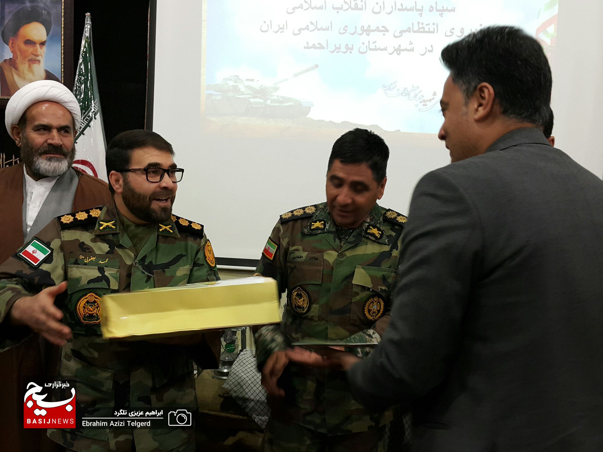 برگزاری همایش تجلیل از خانواده های شهدای ارتش در یاسوج برگزاری همایش تجلیل از خانواده های شهدای ارتش در یاسوج