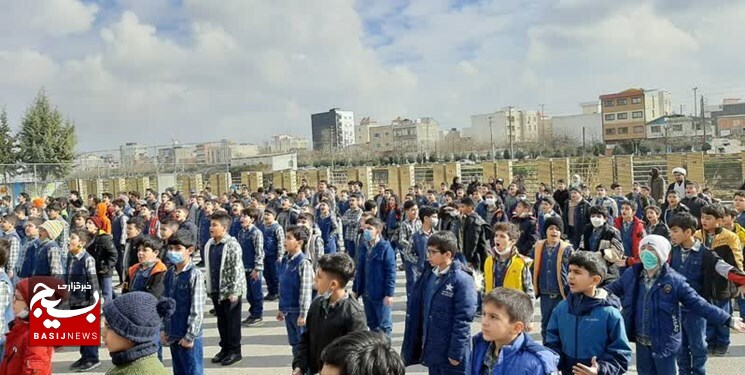 زنگ حماسه در مدارس مازندران به صدا در آمد زنگ حماسه در مدارس مازندران به صدا در آمد
