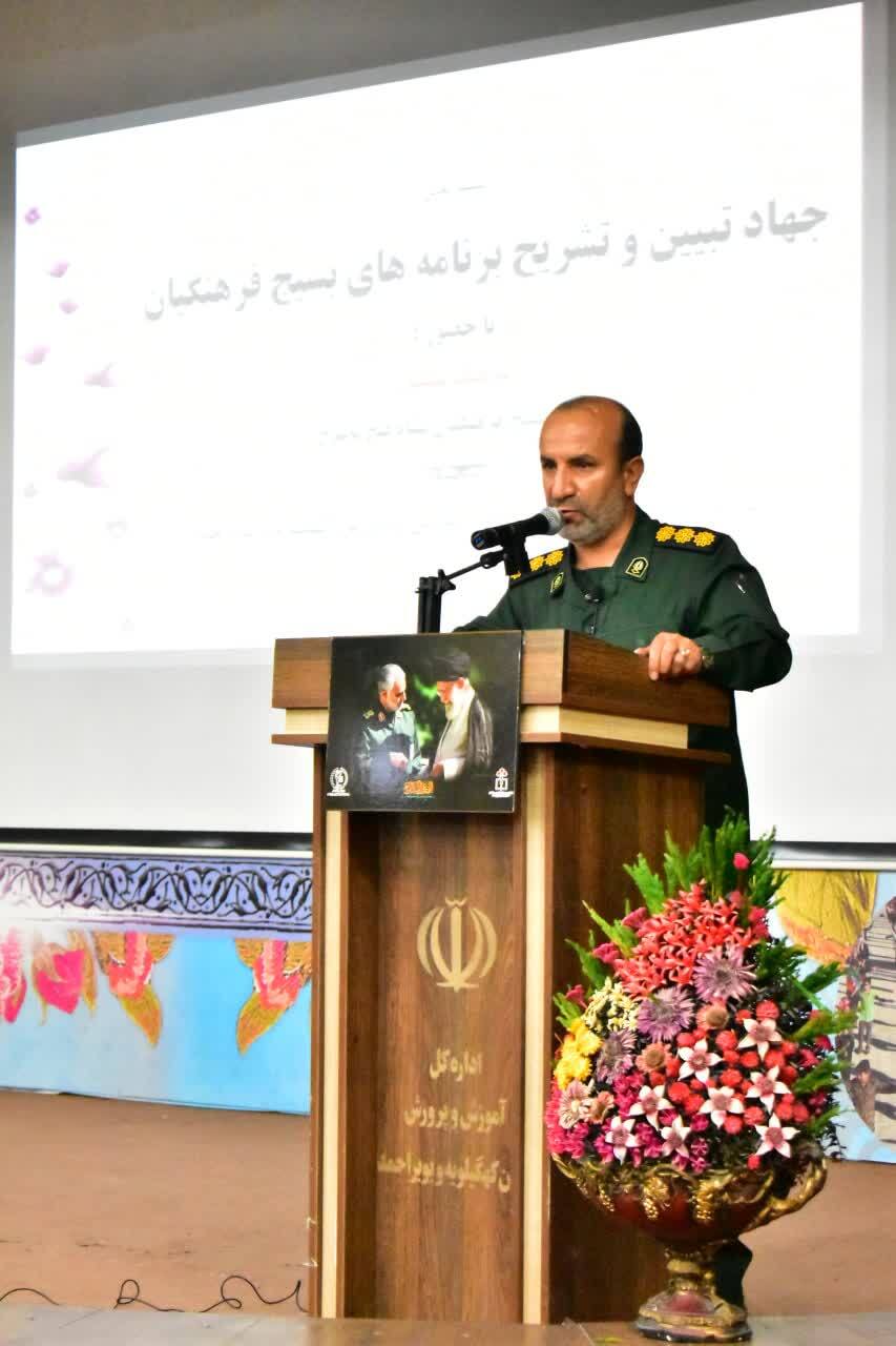 جهاد تبیین مهمترین راهبرد برای مبارزه با جنگ ترکیبی دشمن است جهاد تبیین مهمترین راهبرد برای مبارزه با جنگ ترکیبی دشمن است
