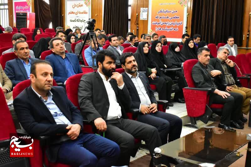 تجلیل آموزش و پرورش کهگیلویه و بویراحمد از جوانان نخبه / عزت خواه: جمعیت جوان سرمایه ارزشمند هر کشوری است تجلیل آموزش و پرورش کهگیلویه و بویراحمد از جوانان نخبه / عزت خواه: جمعیت جوان سرمایه ارزشمند هر کشوری است
