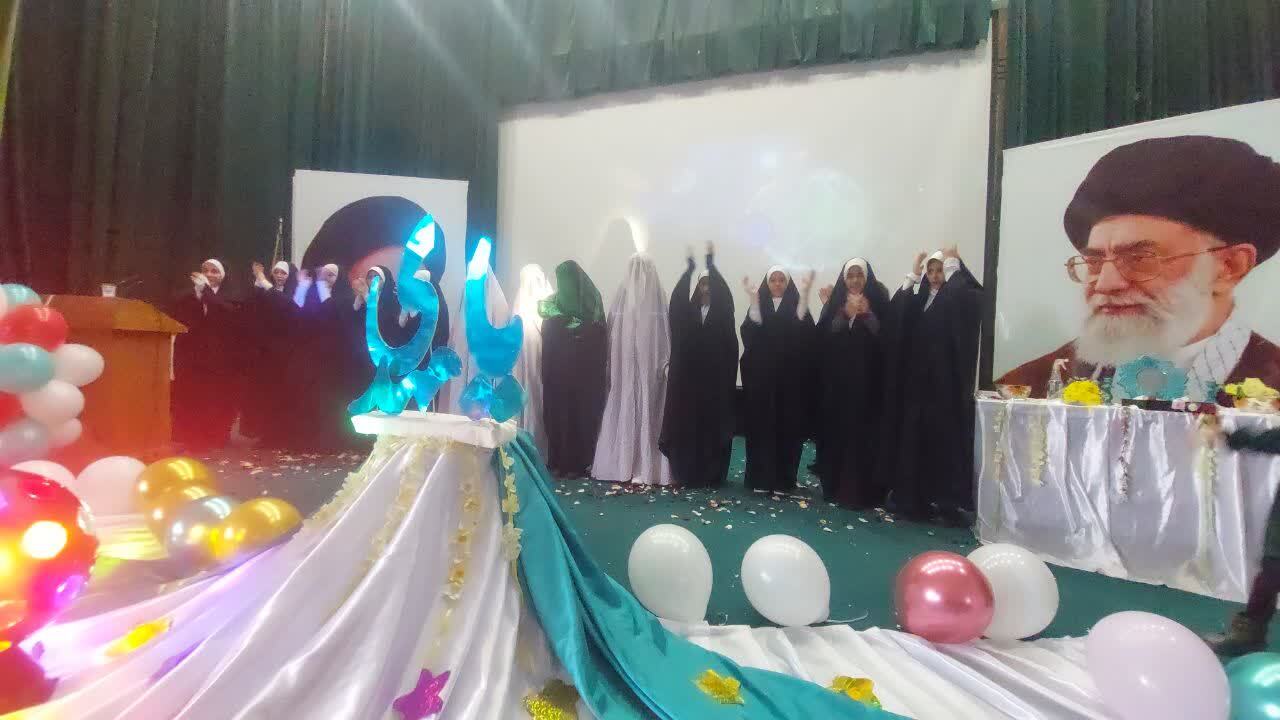 شورو نشاط دانش آموزان دبیرستان دخترانه یاسوج در نیمه شعبان / دانش آموزان نمونه تجلیل شدند
