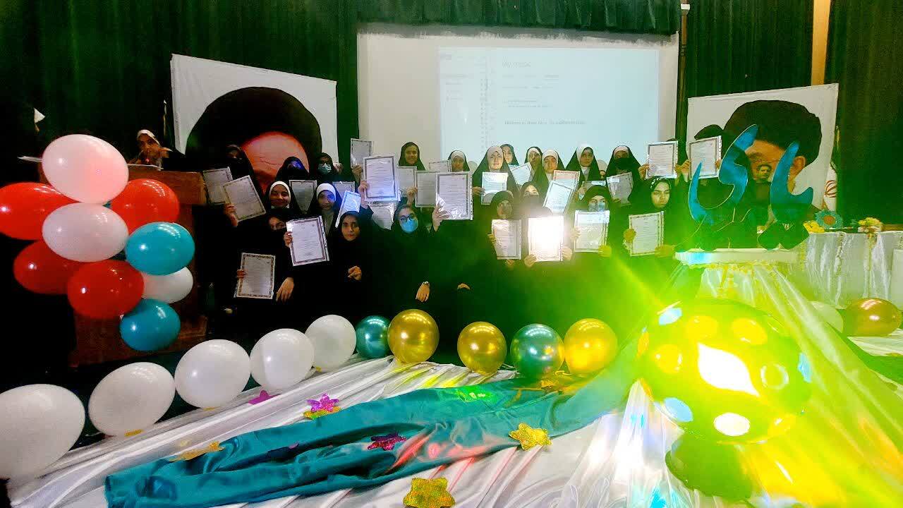 شورو نشاط دانش آموزان دبیرستان دخترانه یاسوج در نیمه شعبان / دانش آموزان نمونه تجلیل شدند