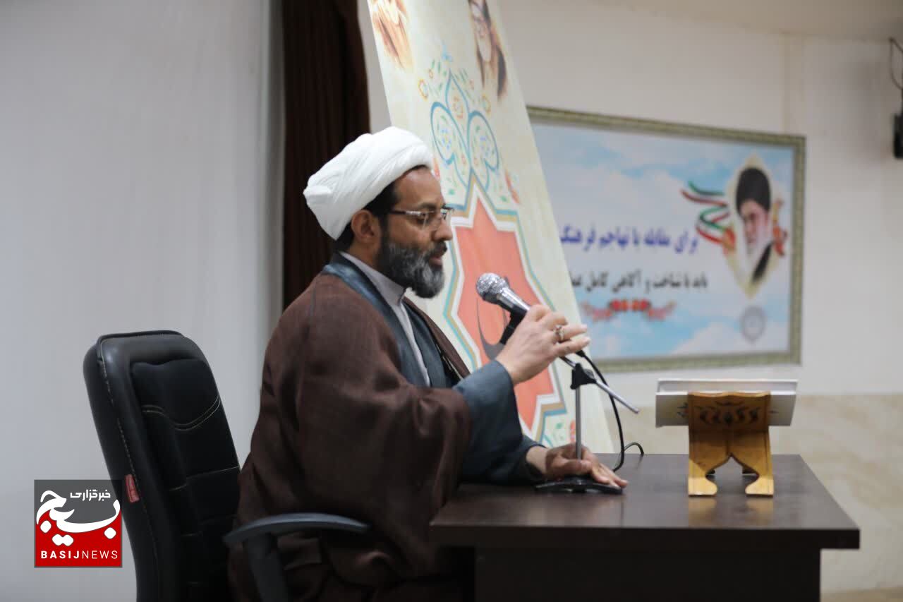 دوره توانمندسازی فرماندهان و مسوولان فرهنگی(میثاق) حوزههای مقاومت بسیج قم برگزار شد دوره توانمندسازی فرماندهان و مسوولان فرهنگی(میثاق) حوزههای مقاومت بسیج قم برگزار شد