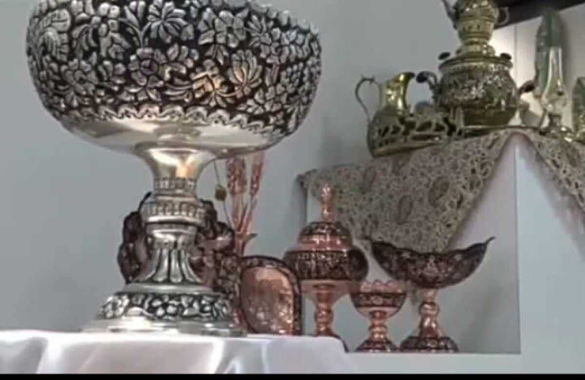 نمایشگاه بزرگ هنرهای سنتی و صنایع دستی آرمان برگزار گردید.