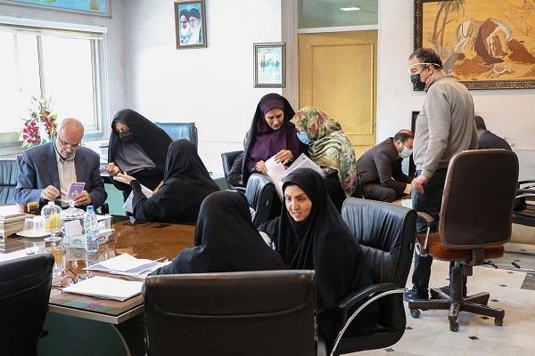 دیدار چهره به چهره مدیرکل بنیاد فارس با ۴۱ ایثارگر استان دیدار چهره به چهره مدیرکل بنیاد فارس با ۴۱ ایثارگر استان