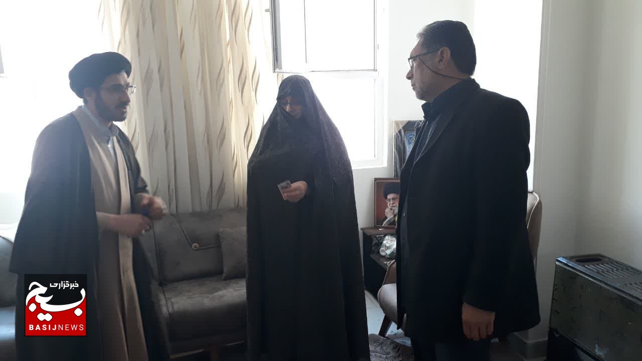 تکریم خانواده معظم شهدای مدافع حرم به همت ناحیه مقاومت امام حسن مجتبی(ع) تکریم خانواده معظم شهدای مدافع حرم به همت ناحیه مقاومت امام حسن مجتبی(ع)