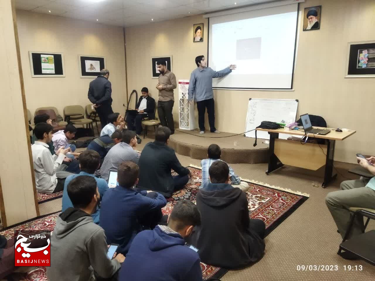 کارگاه آموزشی آشنایی با شبکههای اجتماعی توسط پایگاههای حوزه 2 شهید قربانی قم کارگاه آموزشی آشنایی با شبکههای اجتماعی توسط پایگاههای حوزه 2 شهید قربانی قم