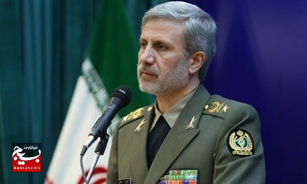 نظام سلطه از سر عجز دست استمداد خود را به سوی منافقین، سلطنتطلبها و تجزیهطلبان دراز کرده است نظام سلطه از سر عجز دست استمداد خود را به سوی منافقین، سلطنتطلبها و تجزیهطلبان دراز کرده است