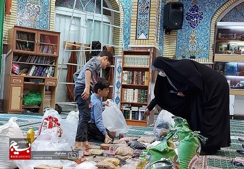 تهیه و توزیع 80 بسته کمک معیشتی و 300 جفت کفش در بین خانواده های آبرومند