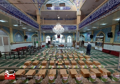 تهیه و توزیع 80 بسته کمک معیشتی و 300 جفت کفش در بین خانواده های آبرومند