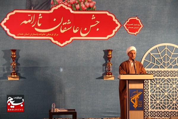 خانواده پاسداران و طلاب باید در زمینه اخلاق‌مداری الگویی برای دیگر خانواده‌ها شود
