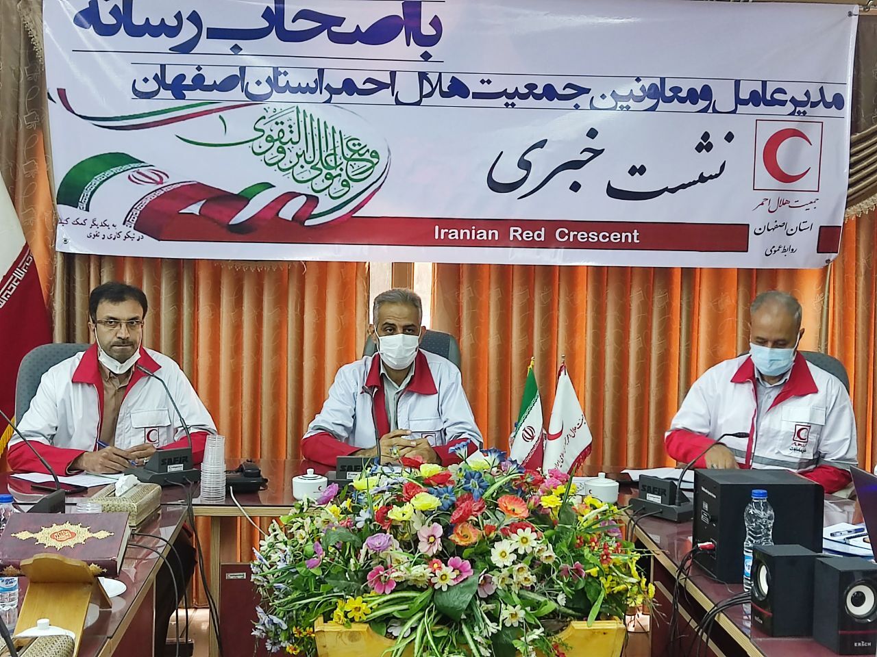 هلال احمر استان اصفهان ۳۷۰ نفر امدادگر شهید تقدیم کرده است هلال احمر استان اصفهان ۳۷۰ نفر امدادگر شهید تقدیم کرده است