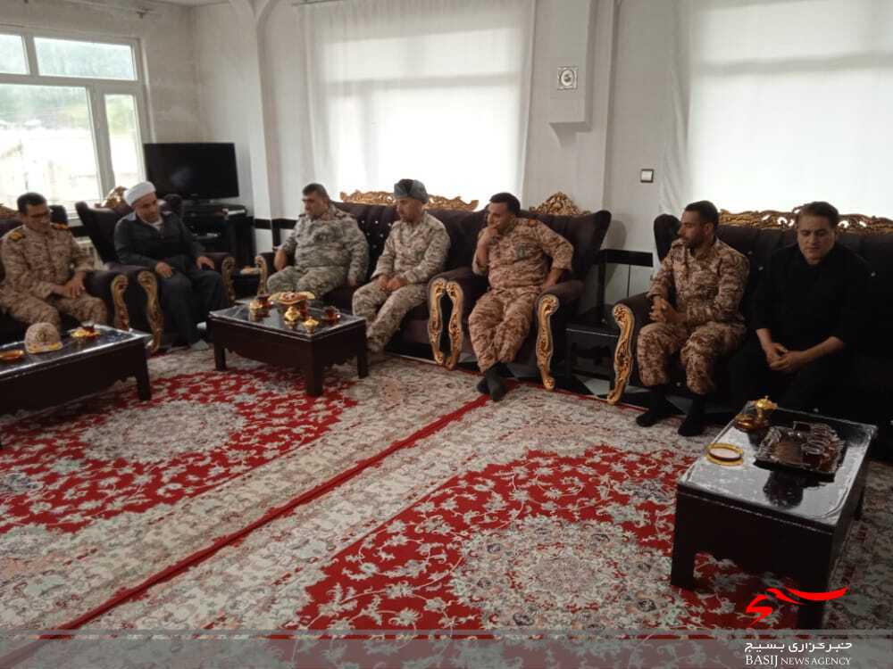 دیدار فرمانده تیپ ۴۸ فتح با امام جمعه اهل سنت شهر میرآباد/ شیخ عبدلرحمن باروزه: سپاه برای ما برکت و عزت است دیدار فرمانده تیپ ۴۸ فتح با امام جمعه اهل سنت شهر میرآباد/ شیخ عبدلرحمن باروزه: سپاه برای ما برکت و عزت است