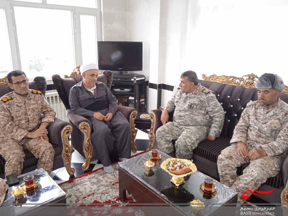 دیدار فرمانده تیپ ۴۸ فتح با امام جمعه اهل سنت شهر میرآباد/ شیخ عبدلرحمن باروزه: سپاه برای ما برکت و عزت است دیدار فرمانده تیپ ۴۸ فتح با امام جمعه اهل سنت شهر میرآباد/ شیخ عبدلرحمن باروزه: سپاه برای ما برکت و عزت است