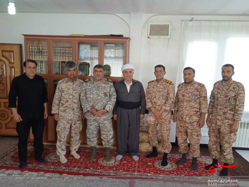 دیدار فرمانده تیپ ۴۸ فتح با امام جمعه اهل سنت شهر میرآباد/ شیخ عبدلرحمن باروزه: سپاه برای ما برکت و عزت است دیدار فرمانده تیپ ۴۸ فتح با امام جمعه اهل سنت شهر میرآباد/ شیخ عبدلرحمن باروزه: سپاه برای ما برکت و عزت است