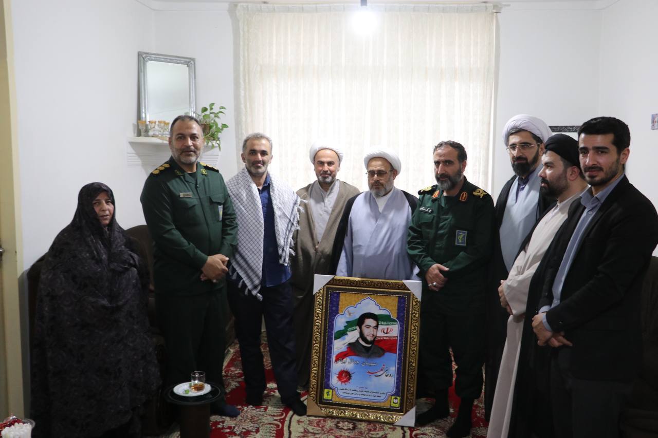 دیدار فرمانده و نماینده ولی فقیه در سپاه نینوا با خانواده روحانی شهید سلیمان جمال لیوانی دیدار فرمانده و نماینده ولی فقیه در سپاه نینوا با خانواده روحانی شهید سلیمان جمال لیوانی