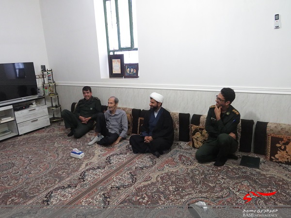 دیدار با خانواده معلم شهید خضر نامور در هفته عقیدتی سیاسی دیدار با خانواده معلم شهید خضر نامور در هفته عقیدتی سیاسی