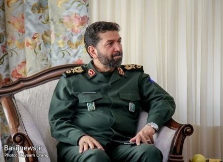 دیدار سردار حسن زاده با خانواده شهدای روحانی حادثه تروریستی حرم مطهر رضوی