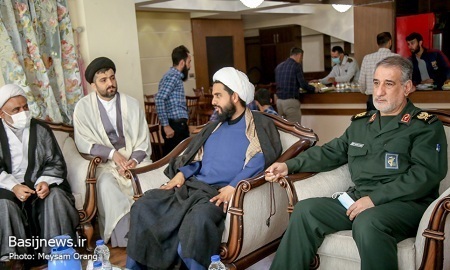دیدار سردار حسن زاده با خانواده شهدای روحانی حادثه تروریستی حرم مطهر رضوی