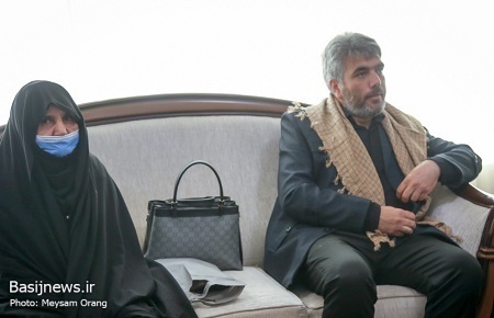 دیدار سردار حسن زاده با خانواده شهدای روحانی حادثه تروریستی حرم مطهر رضوی