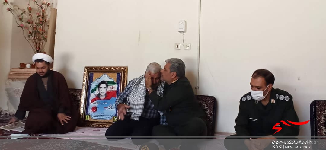 دیدار از خانواده شهدای روحانی با حضور مسئولین دیدار از خانواده شهدای روحانی با حضور مسئولین