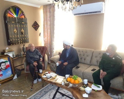 ديدار با خانواده های شهداي روحاني ناحیه مقاومت بسیج کربلا