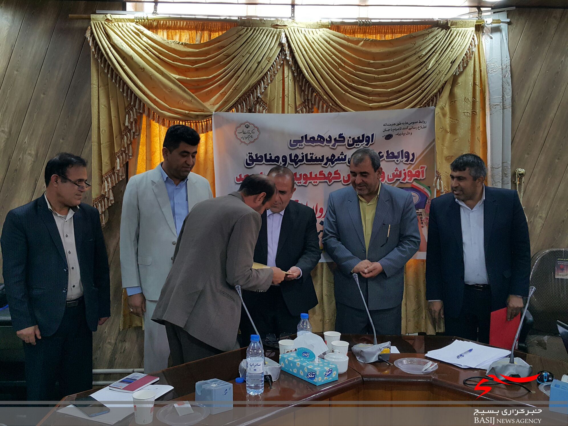 تجلیل از روابط عمومی های مناطق مختلف آموزش و پرورش کهگیلویه و بویراحمد